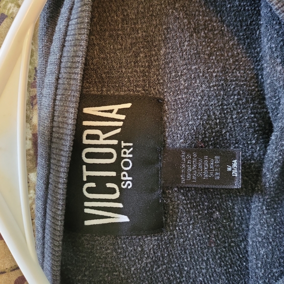 Victoria Sport long sleeve tee/sweatshirt - Picture 2 of 4